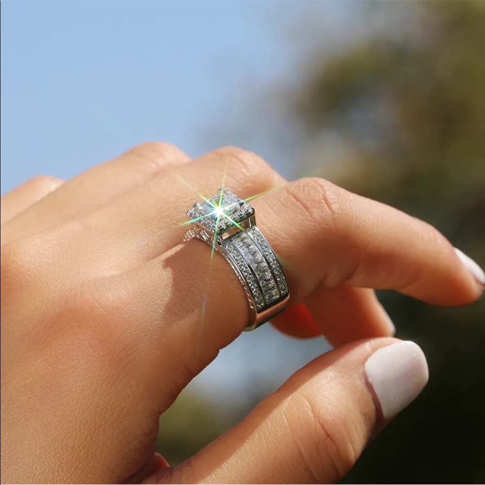 New Elegant 925 Silver Women Diamond Wedding Ring - Picture 2 of 2
